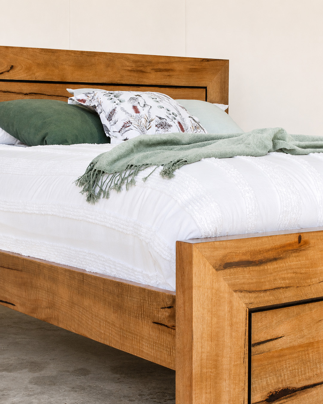Parkerville Bed - Image 4
